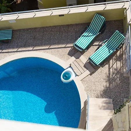 Sleeps 11 Pool Air Con Wifi Turunc