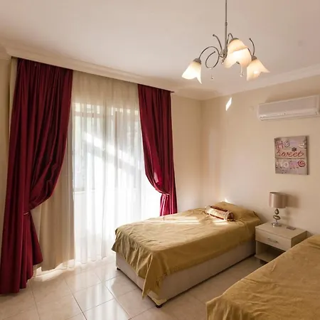 Sleeps 11 Pool Air Con Wifi *